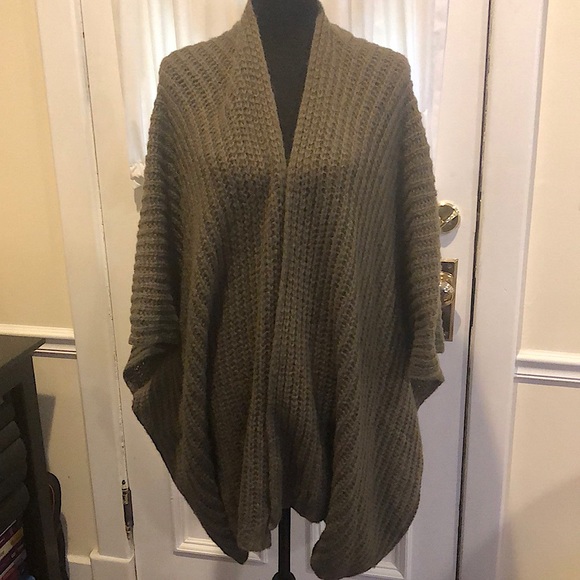 AERIE Women’s Olive Wide Knit One Size Loose Fitting Cardigan Wrap With Arms OS - Picture 3 of 9